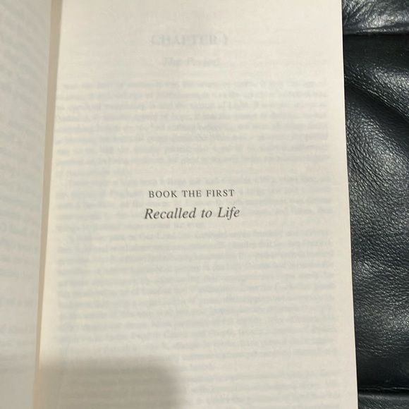 Book: A Tale of Two Cities by Charles Dickens classic story - Picture 6 of 11